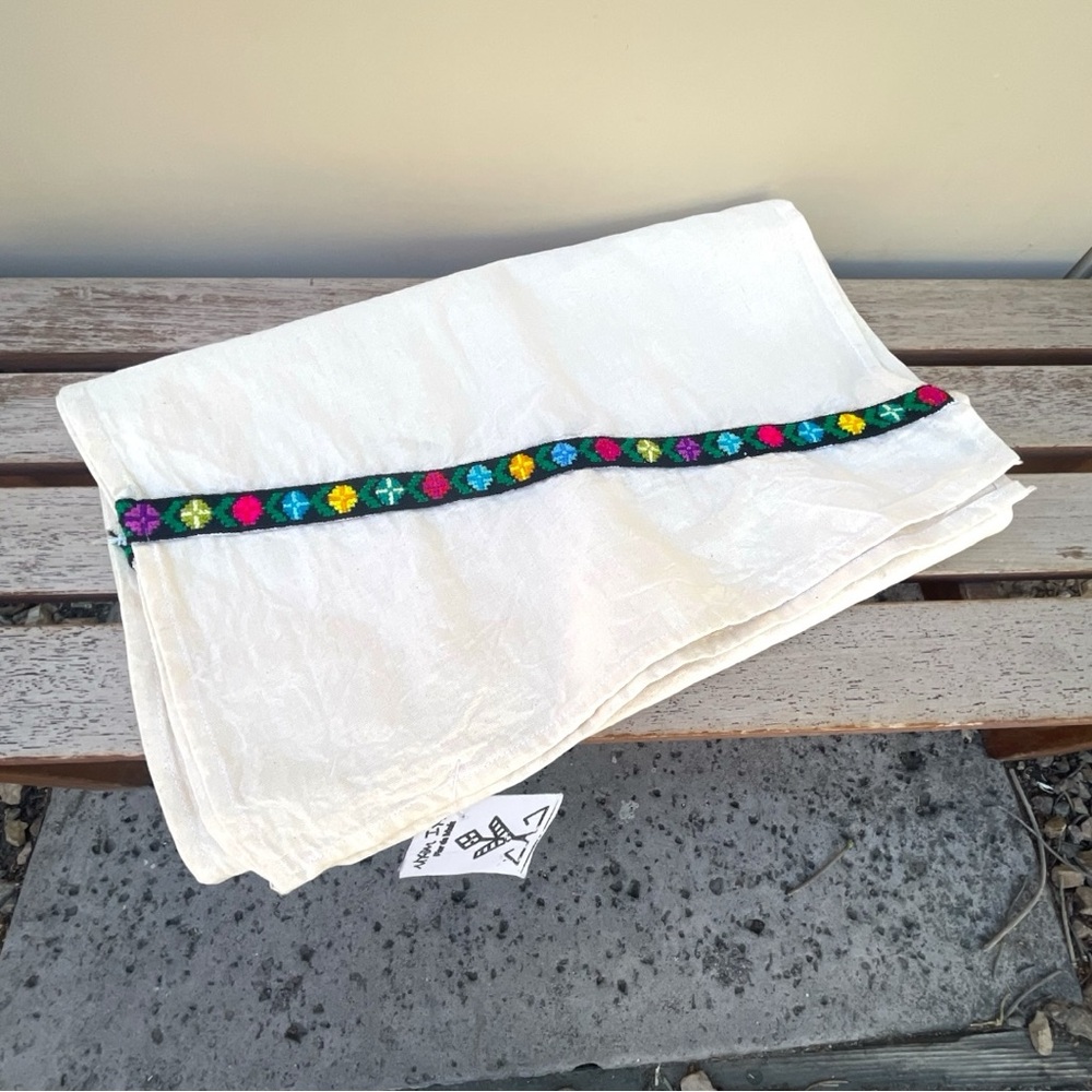Made in Mexico Hand Embroidered Ribbon Detail Table Runner NWT - Picture 7 of 10